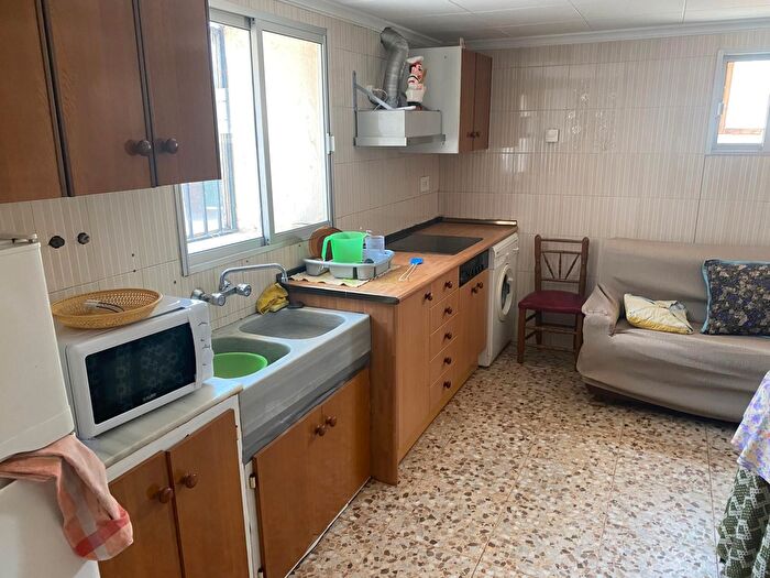 Casas en venta y pisos alquiler - 3