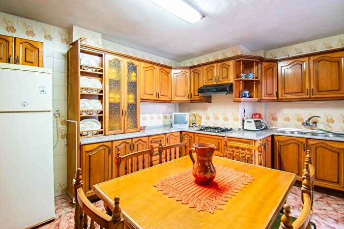 Casas en venta y pisos alquiler - 3