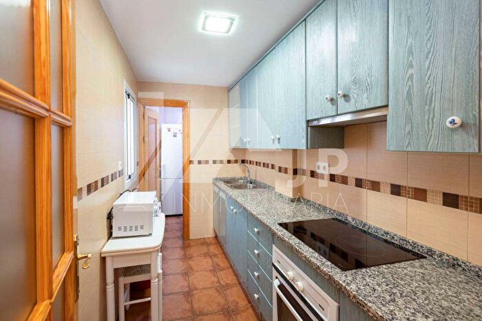 Casas en venta y pisos alquiler - 3