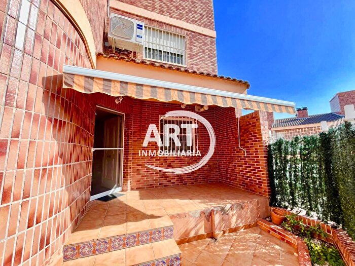 Casa en venta en Ribaroja de Túria, Valencia de 5 habitaciones