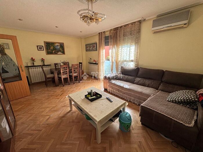 Casas en venta y pisos alquiler - 3