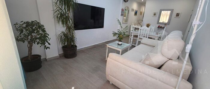 Casas en venta y pisos alquiler - 1