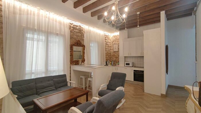 Casas en venta y pisos alquiler - 1