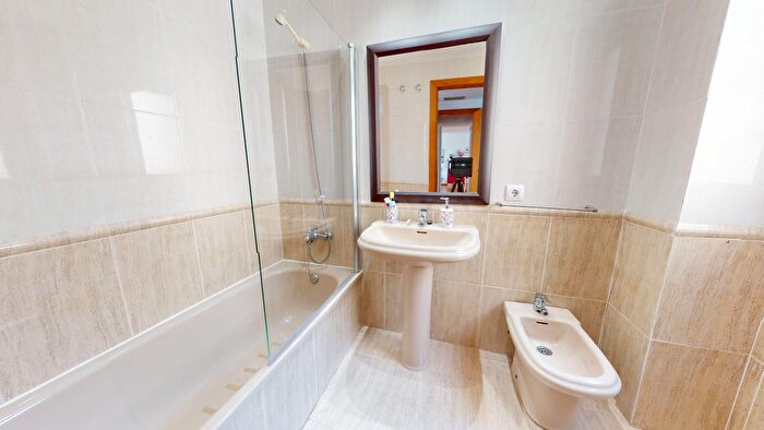 Casas en venta y pisos alquiler - 2