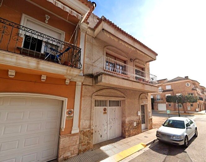 Casas en venta y pisos alquiler - 3