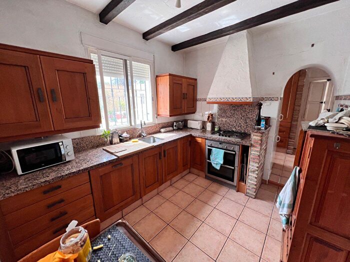 Casas en venta y pisos alquiler - 2