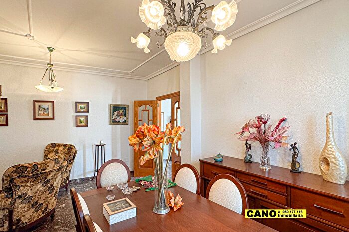 Casas en venta y pisos alquiler - 3