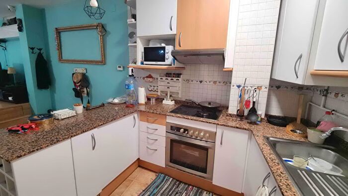 Casas en venta y pisos alquiler - 3