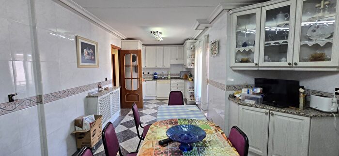 Casas en venta y pisos alquiler - 3