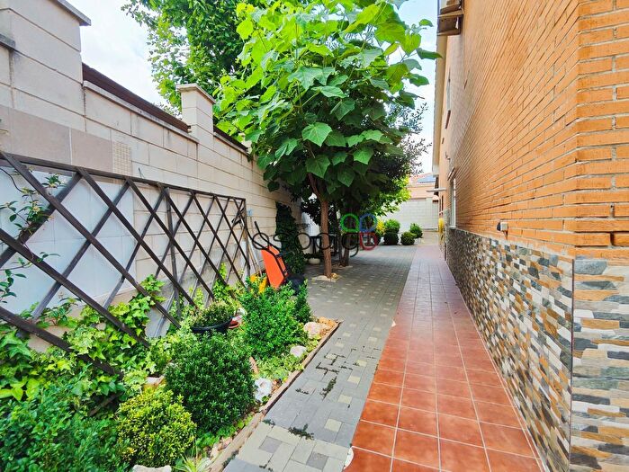 Casas en venta y pisos alquiler - 3