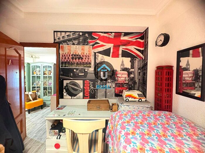 Casas en venta y pisos alquiler - 3