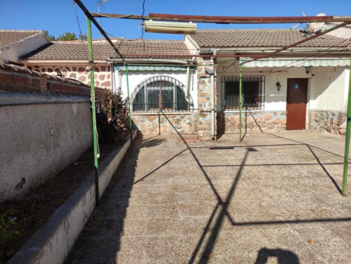 Casas en venta y pisos alquiler - 1