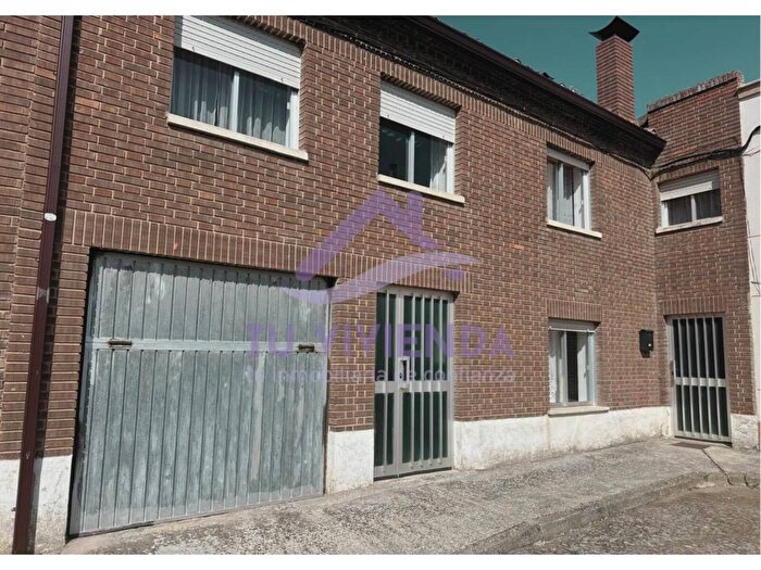 Casa en venta en Loma de Ucieza, Palencia de 5 habitaciones