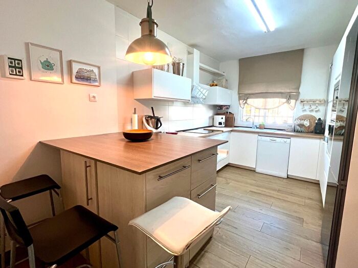 Casas en venta y pisos alquiler - 2