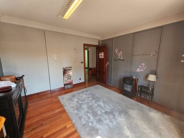 Casas en venta y pisos alquiler - 3