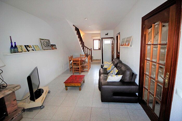 Casas en venta y pisos alquiler - 3