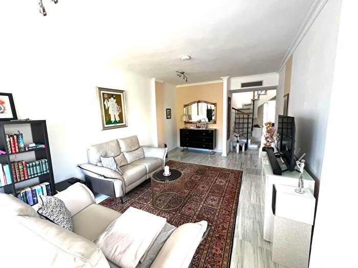 Casas en venta y pisos alquiler - 3
