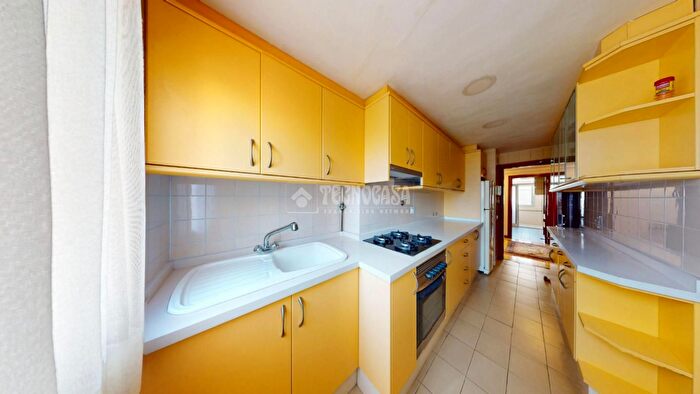 Casas en venta y pisos alquiler - 3