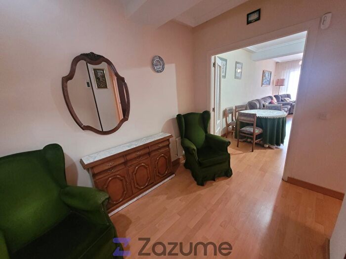 Casas en venta y pisos alquiler - 3