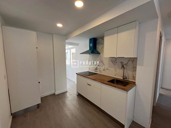 Casas en venta y pisos alquiler - 3