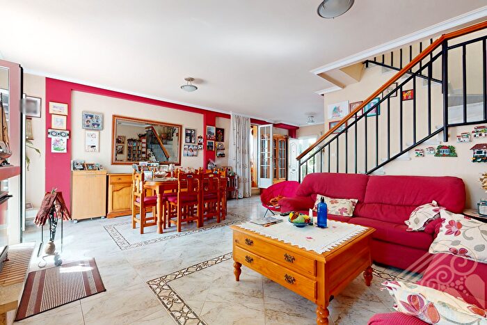Casas en venta y pisos alquiler - 3