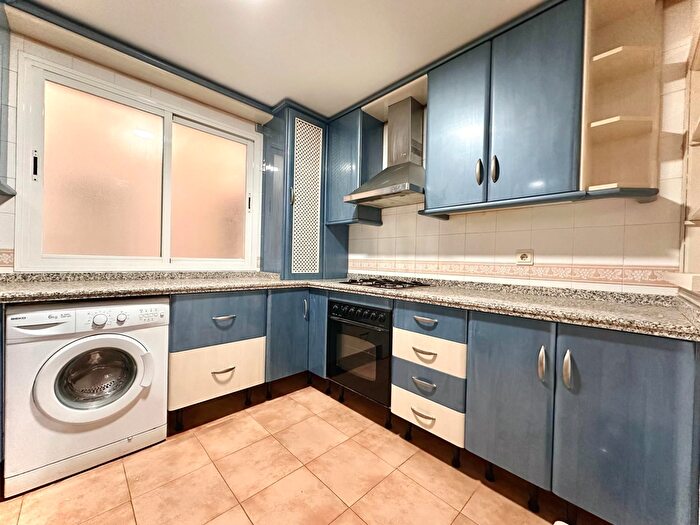 Casas en venta y pisos alquiler - 3