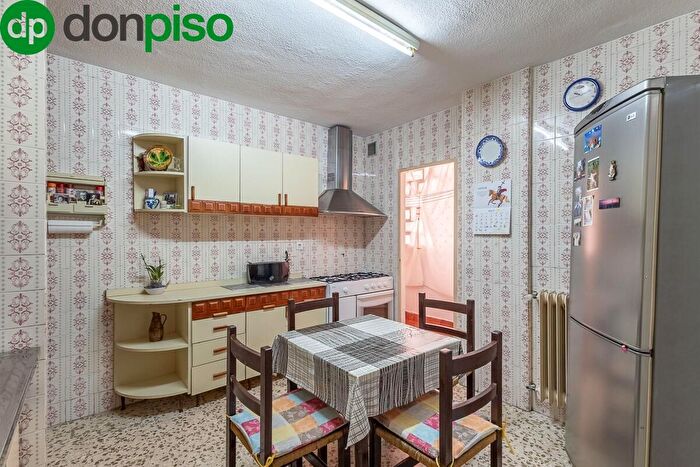 Casas en venta y pisos alquiler - 3