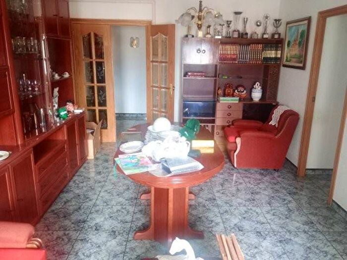 Casas en venta y pisos alquiler - 1