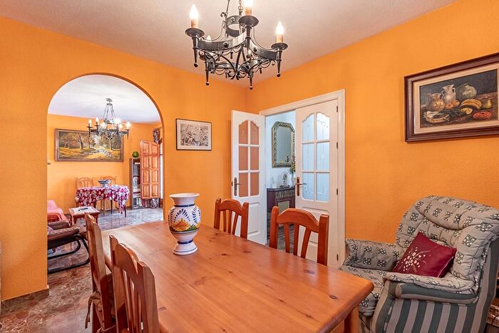 Casas en venta y pisos alquiler - 3