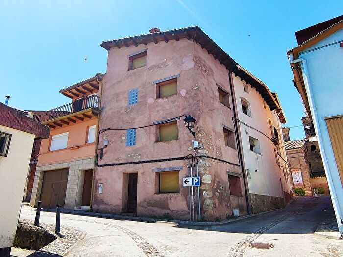 Casas en venta y pisos alquiler - 1