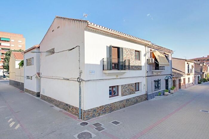 Casas en venta y pisos alquiler - 1
