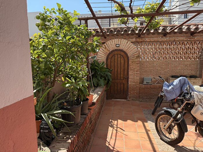 Casa en venta en Estepona Pueblo, Sierra de Estepona Avda de Andalucía de 4 habitaciones