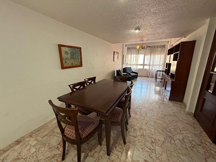 Casas en venta y pisos alquiler - 1