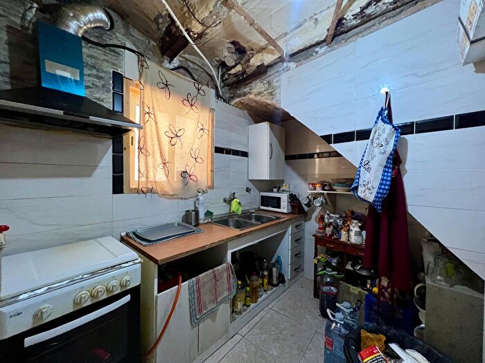 Casas en venta y pisos alquiler - 2