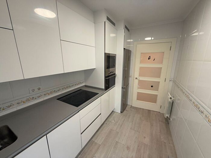 Casas en venta y pisos alquiler - 3