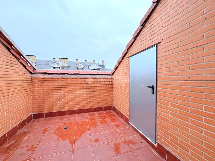 Casas en venta y pisos alquiler - 3