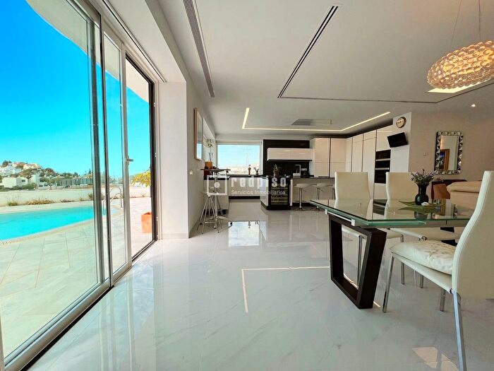 Casa en venta en Este, Cerrado de Calderón Hacienda Paredes de 4 habitaciones