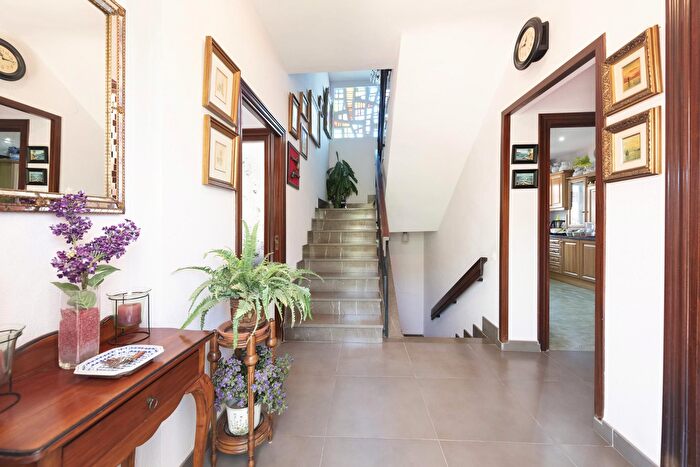 Casas en venta y pisos alquiler - 2