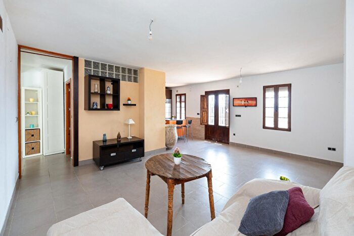 Casas en venta y pisos alquiler - 3