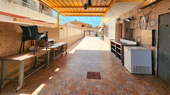 Casas en venta y pisos alquiler - 3