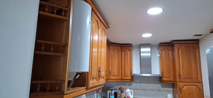 Casas en venta y pisos alquiler - 3