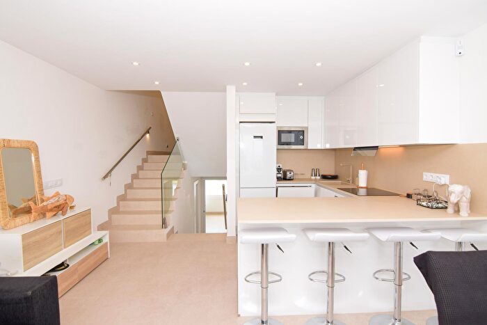 Casas en venta y pisos alquiler - 3