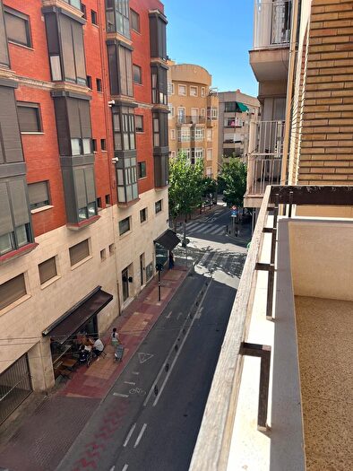 Casas en venta y pisos alquiler - 2