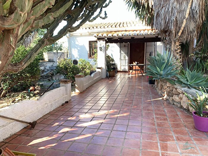 Casas en venta y pisos alquiler - 1
