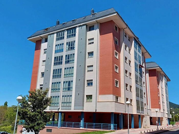 Casas en venta y pisos alquiler - 1