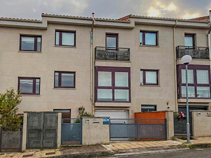 Casa en venta en Barbadás, Ourense de 4 habitaciones