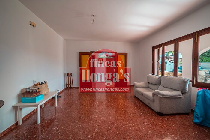 Casas en venta y pisos alquiler - 3