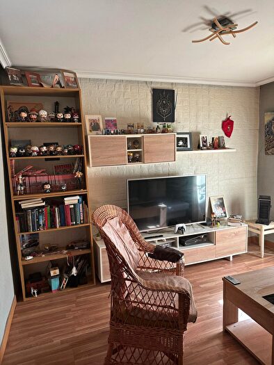 Casas en venta y pisos alquiler - 3