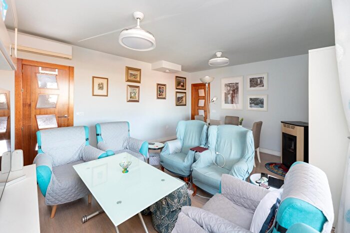 Casas en venta y pisos alquiler - 3
