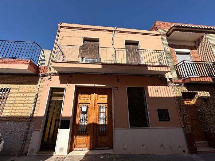 Casas en venta y pisos alquiler - 1